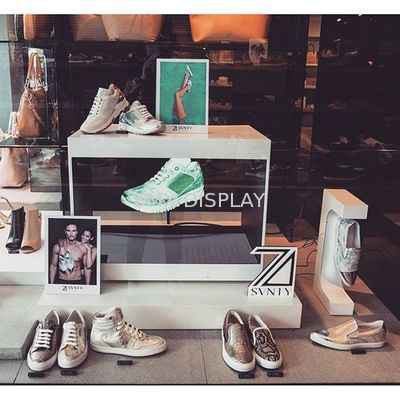 qualité Projecteur olographe de Holocube de pyramide d'affichage de la publicité de l'hologramme 3D Usine