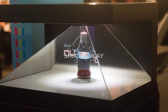 22 pouces boîte de projection de hologramme de pyramide 3D